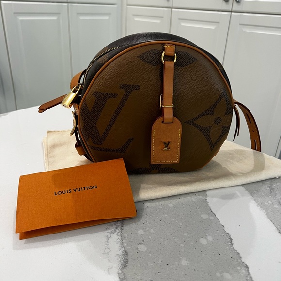 LOUIS VUITTON Reverse Monogram Giant Boite Chapeau Souple Bag - Picture 11 of 16